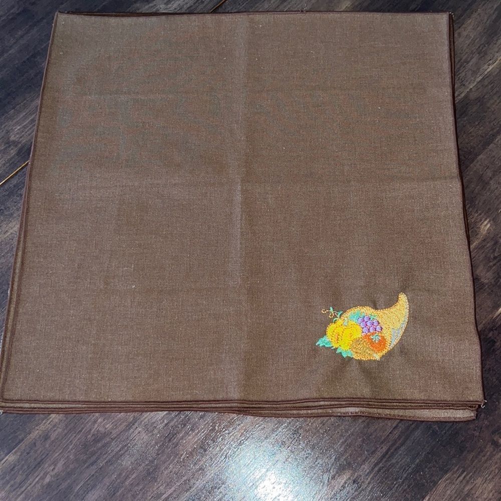 Reversible Quilted Runner & Custom Embroidered Square Brown Napkins - Picture 6 of 16
